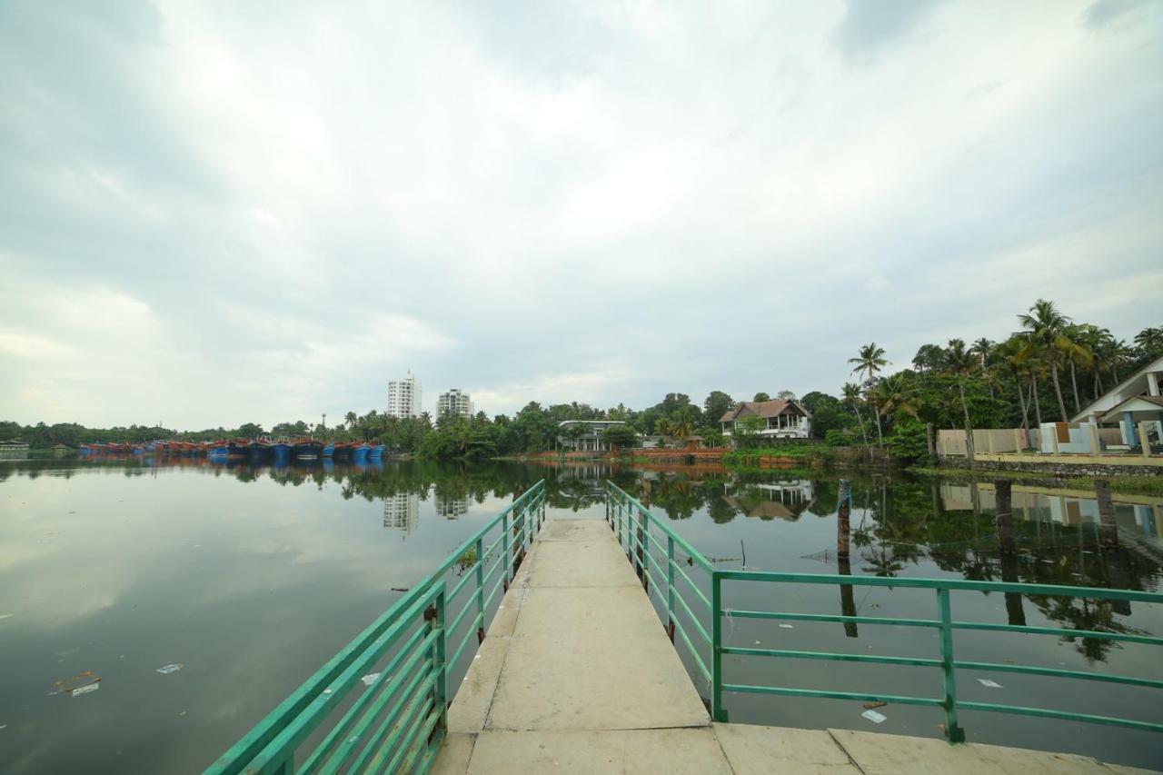 Global Backwater Resort Kollam Esterno foto