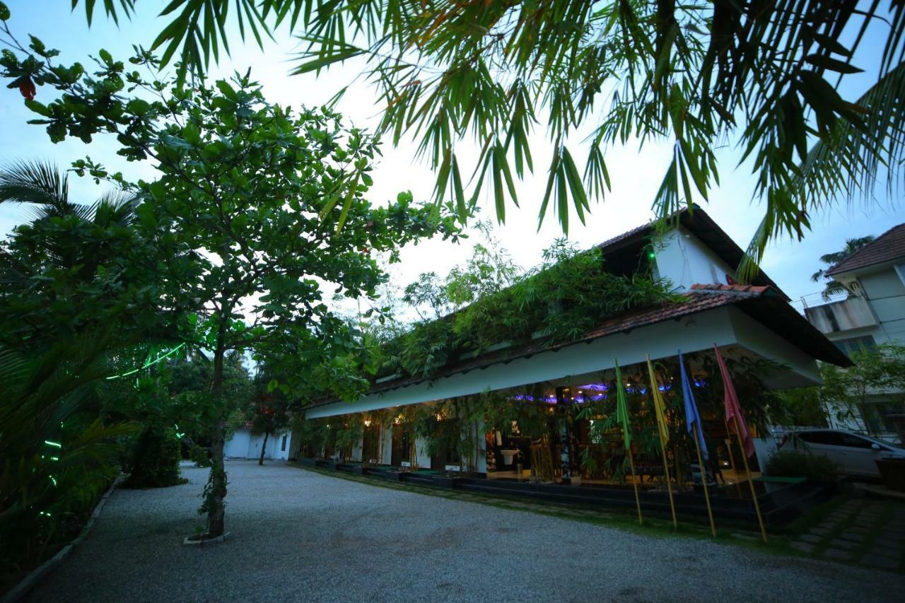Global Backwater Resort Kollam Esterno foto