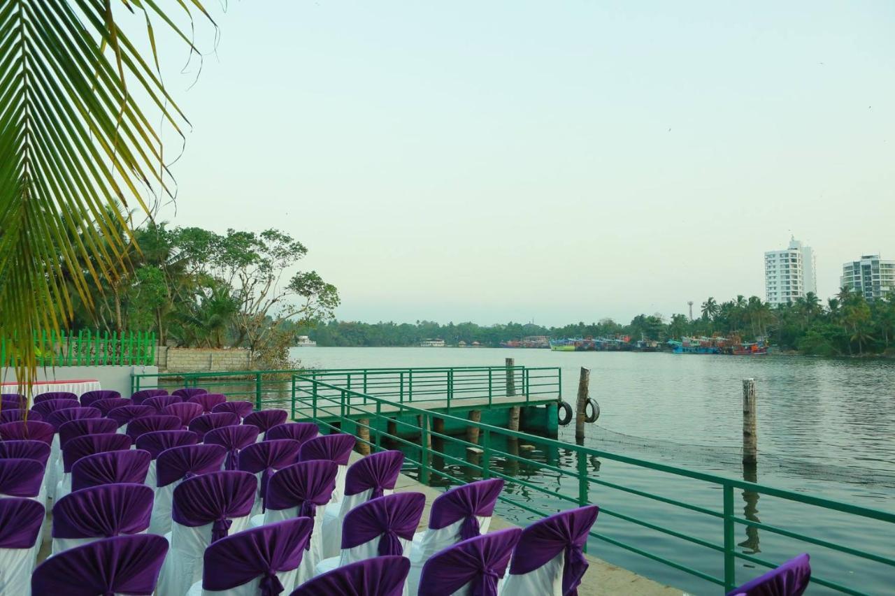 Global Backwater Resort Kollam Esterno foto